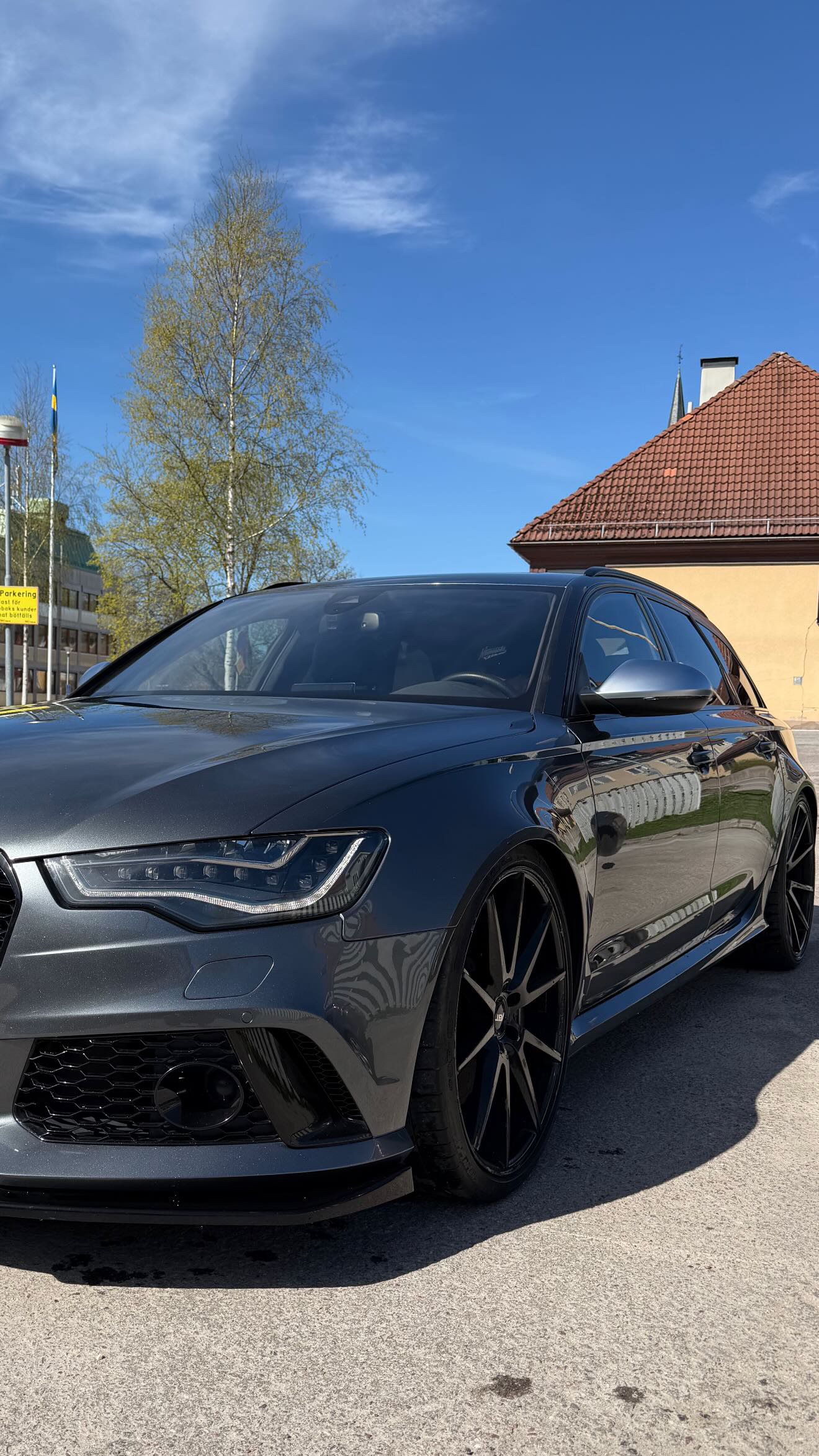 Bil efter polering och lackskydd hos Renova Bilvård
